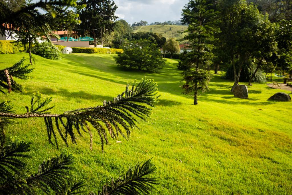 Pousada Recanto Dos Beija Flores Monte Alegre do Sul Eksteriør billede
